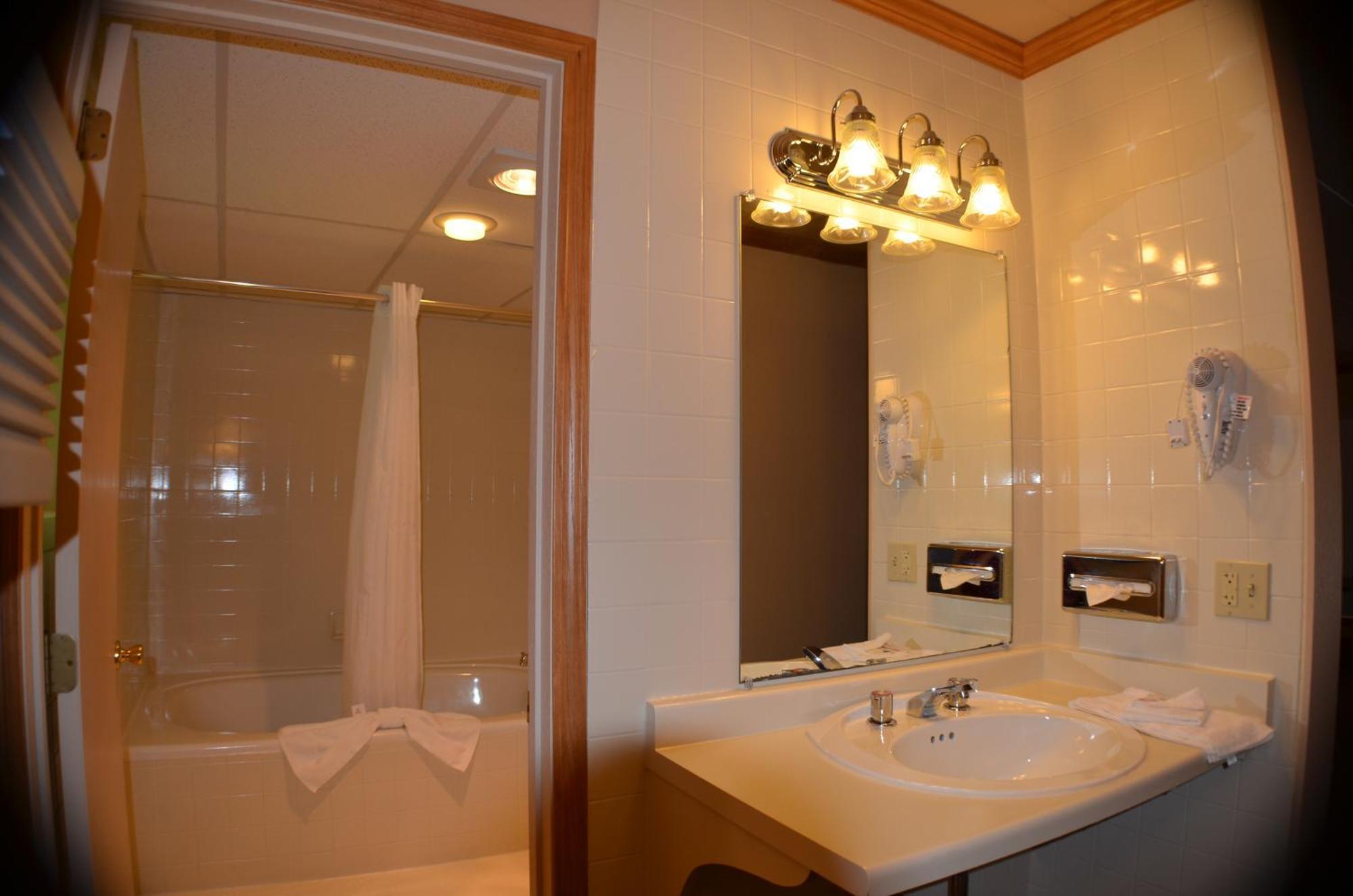 Amber'S Inn And Suites Wisconsin Dells Oda fotoğraf