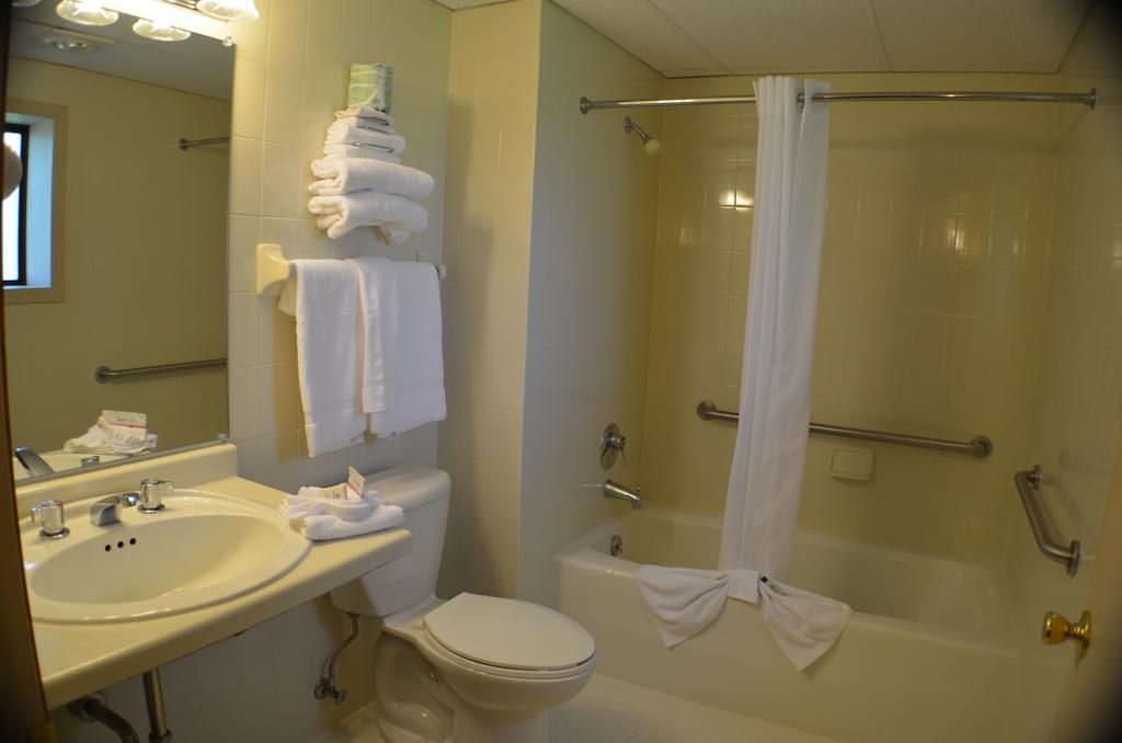 Amber'S Inn And Suites Wisconsin Dells Oda fotoğraf