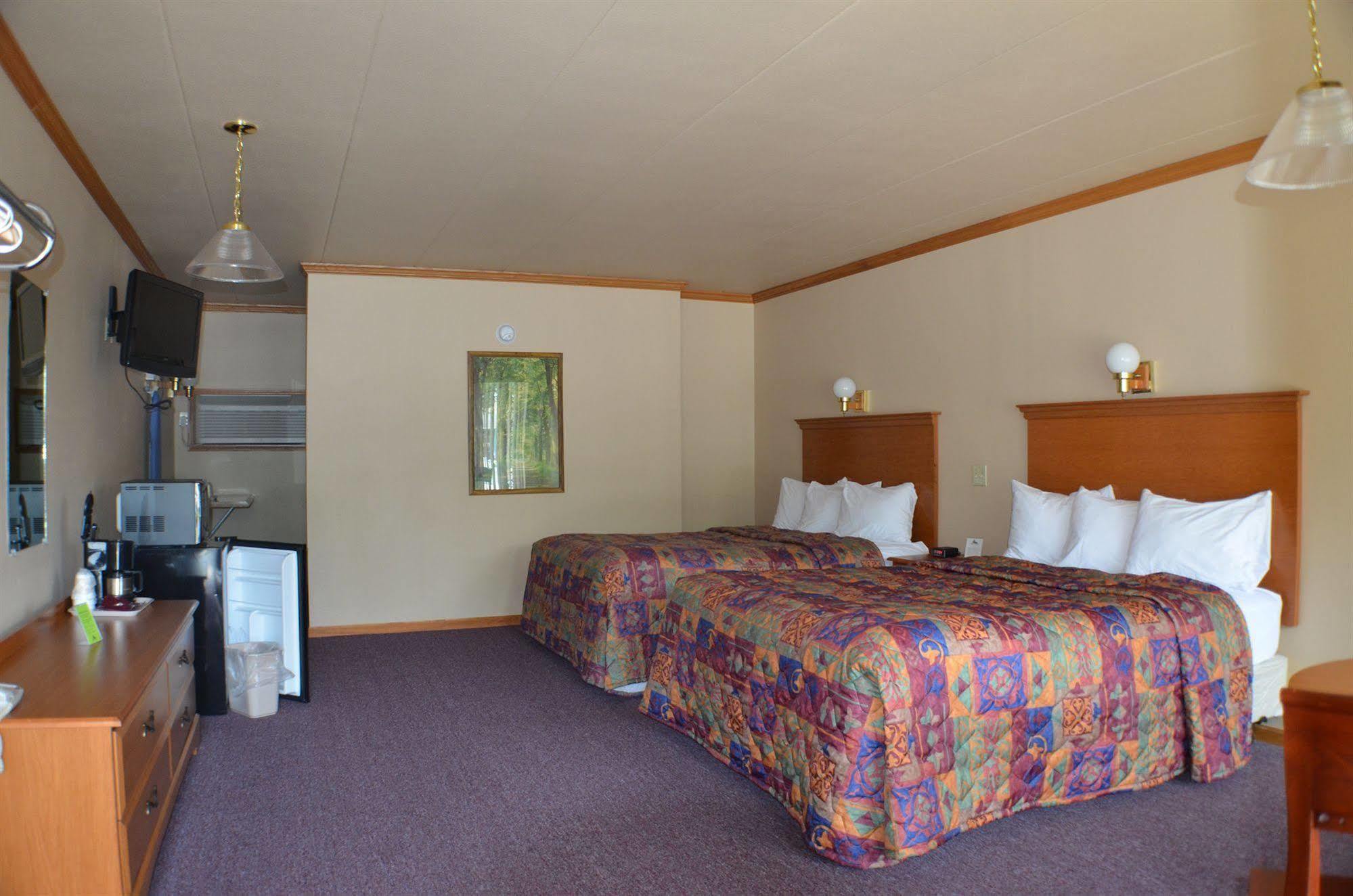 Amber'S Inn And Suites Wisconsin Dells Dış mekan fotoğraf