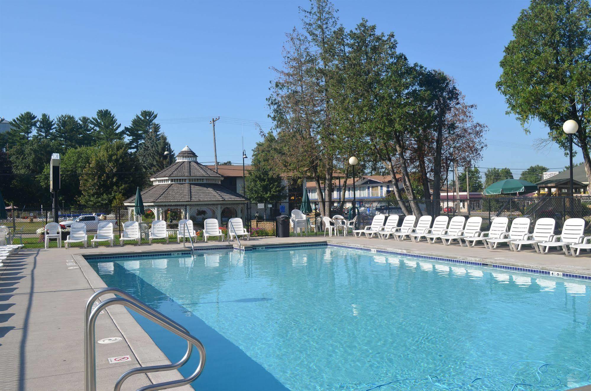 Amber'S Inn And Suites Wisconsin Dells Dış mekan fotoğraf