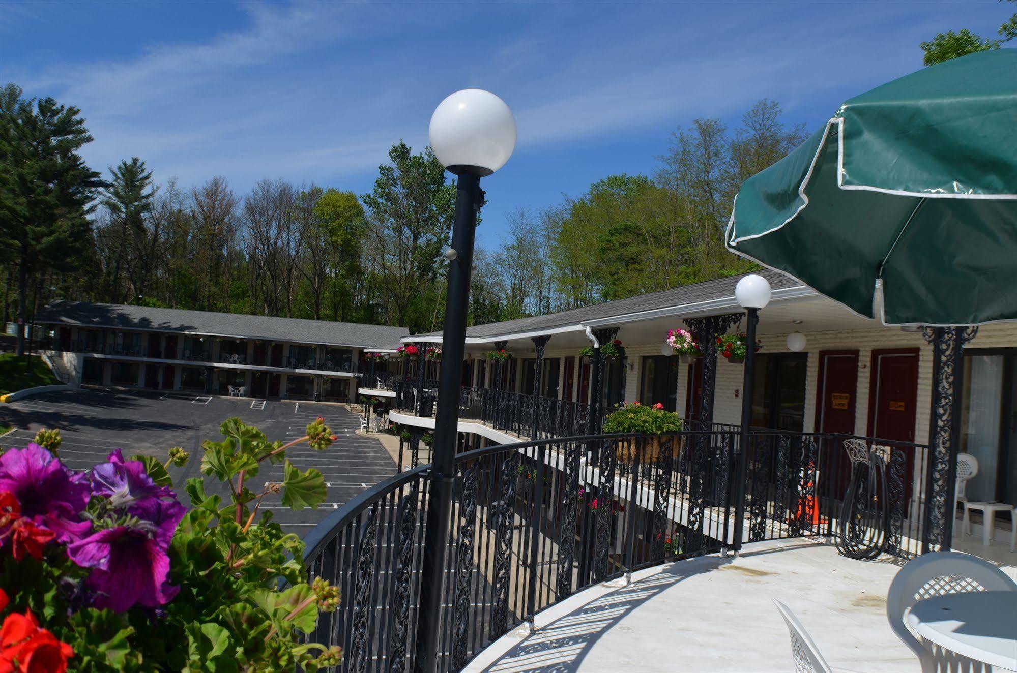 Amber'S Inn And Suites Wisconsin Dells Dış mekan fotoğraf